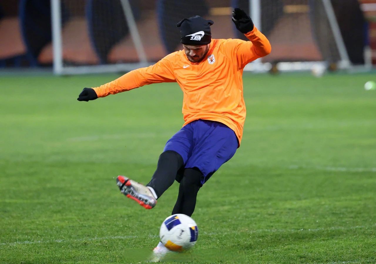 好博体育综合平台入口-冲刺阶段体能课后，那不勒斯手感冰凉备战欧冠，悬念犹存，资深球员宣示担当(那不勒斯有几个欧冠)